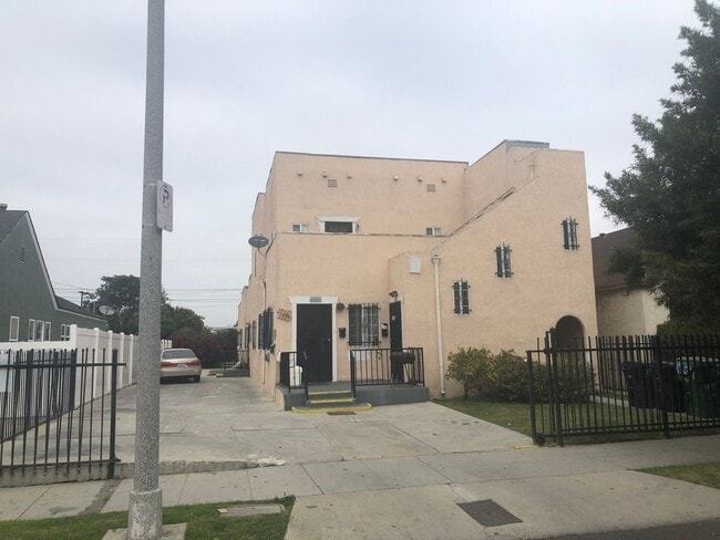 Building Photo - 1931-1935 W. 39th Pl Unit 1931