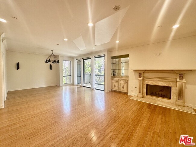 Photo - 324 N Palm Dr Unit 206