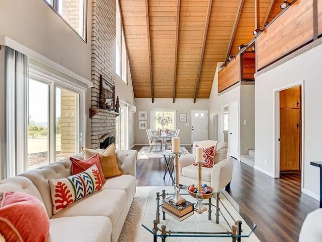 Stunning Home in Granite Hills! 3 Bed plus... - Stunning Home in Granite Hills! 3 Bed plus...