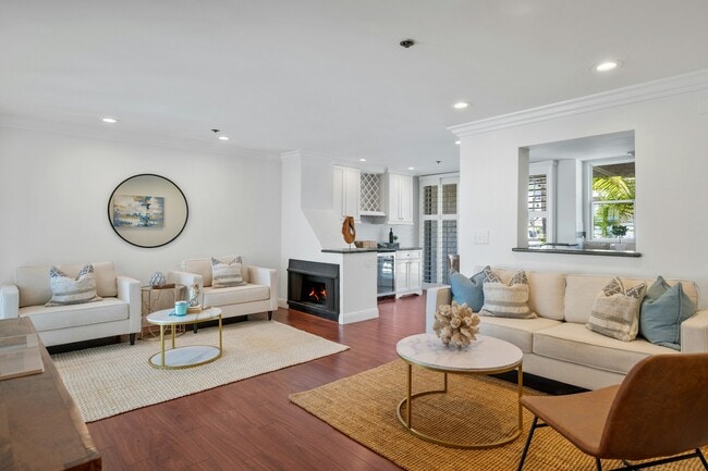 Photo - 555 Esplanade Unit 320