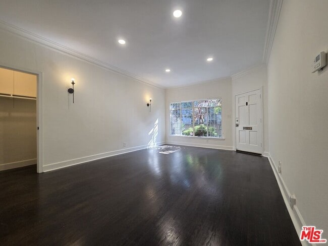 Building Photo - 107 N Sweetzer Ave