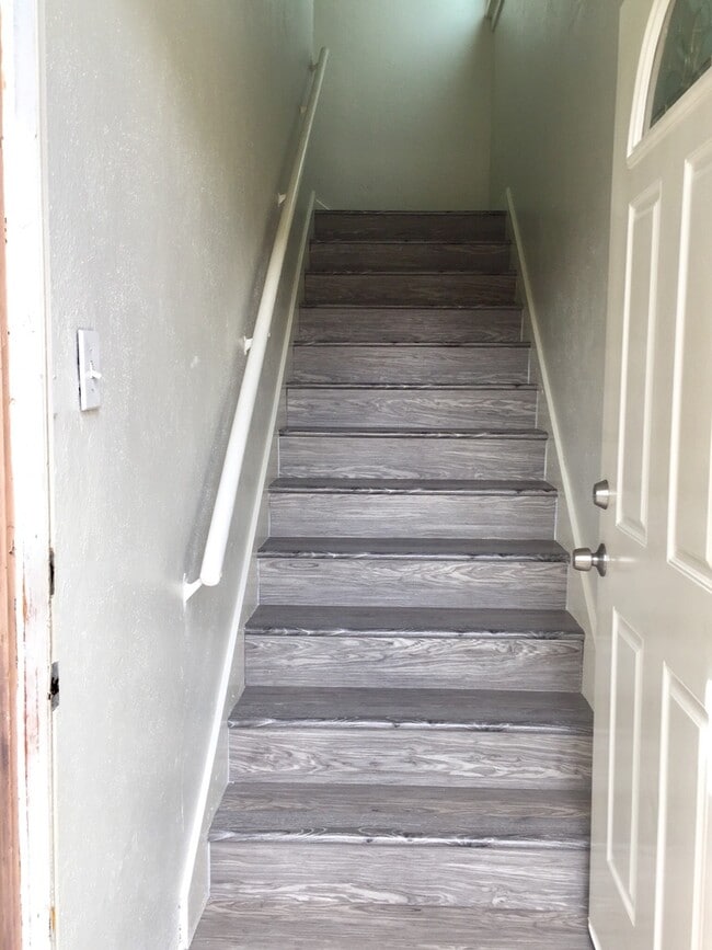 Photo - 1041 Dawson Ave Unit 1043