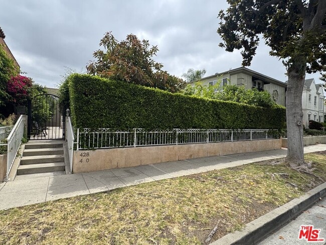 Photo - 428 S Doheny Dr House