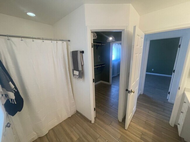 Photo - 43115 Sage Rd
