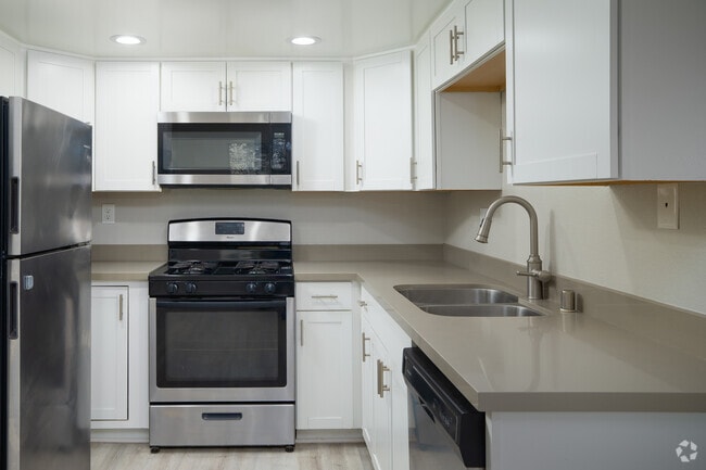 2BR, 2BA - 1,000SF - Kitchen - Sunset View