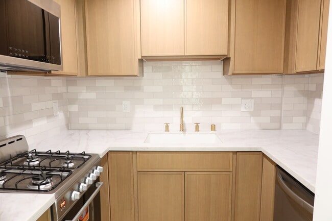 Photo - 1769-1775 N Gower St