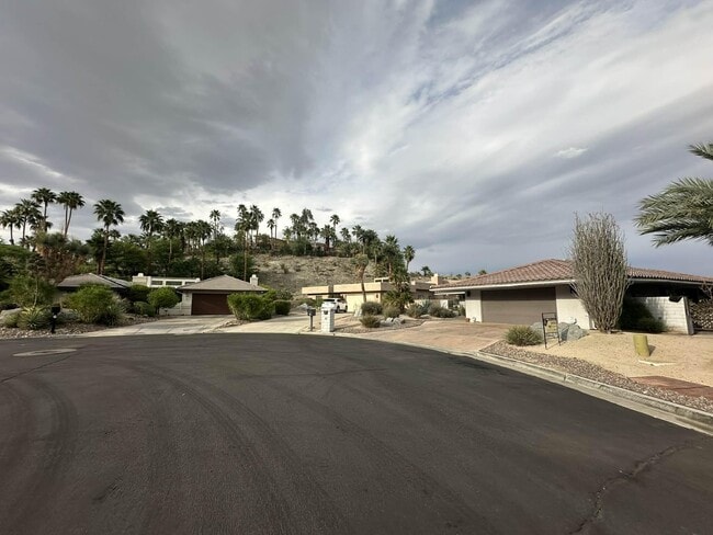 Photo - 4 Saturn Cir