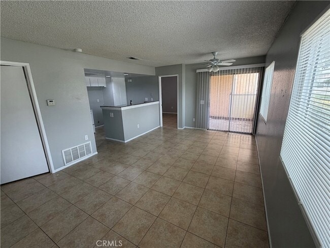 Building Photo - 3732 Oak Creek Dr Unit E