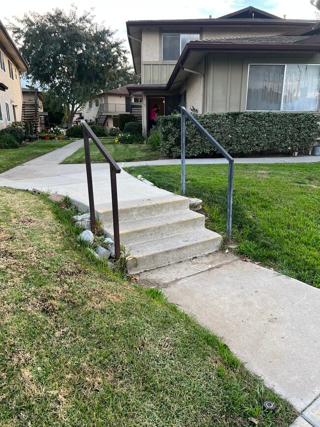 Building Photo - 9847 Mission Vega Rd Unit #2