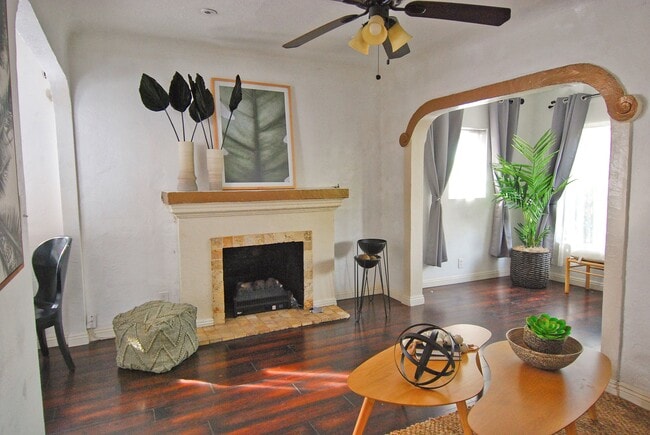 Building Photo - 826 Michigan Ave