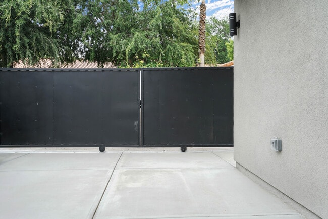 Photo - 10900 Baird Ave Unit 18517 Celtic St - ADU