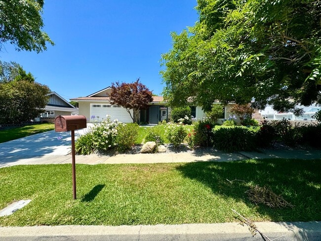 Luxury Living Redefined – Fully Renovated ... - Luxury Living Redefined – Fully Renovated ... House