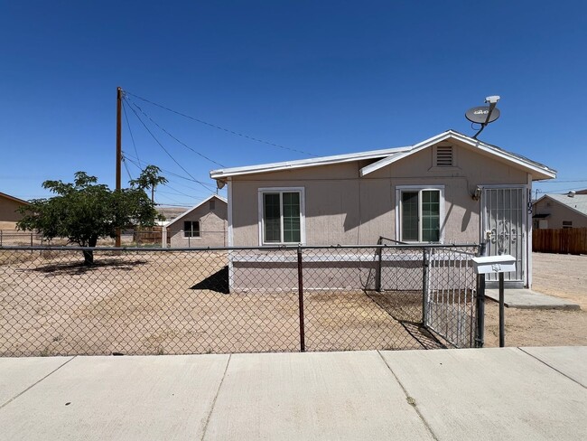 1 Bedroom 1 Bathroom House with Fenced Yard+ - 1 Bedroom 1 Bathroom House with Fenced Yard+