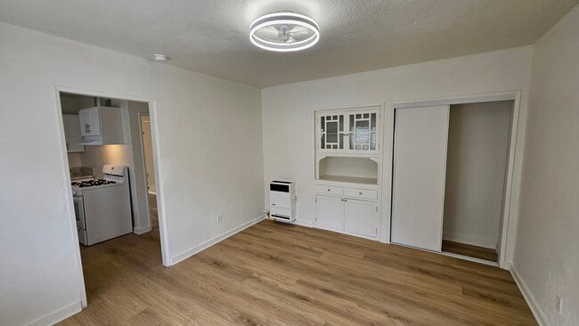 Photo - 465 1/2 N Boylston St Unit 463A