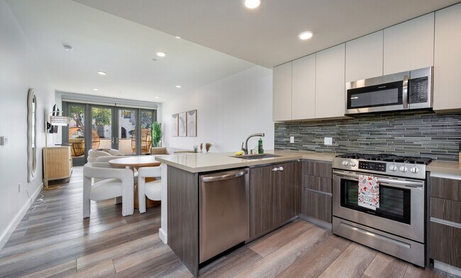 Photo - 1070 S Bedford St Unit 102