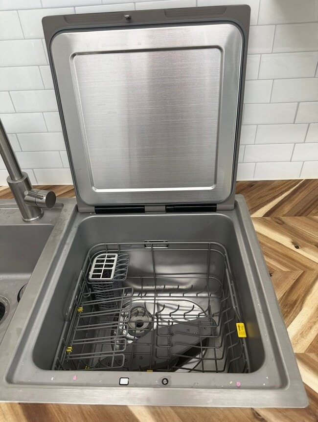 Photo - "Brand new" Cottage!  1-BR + den, totally ... Unit 3817 Wabash Ave.-1