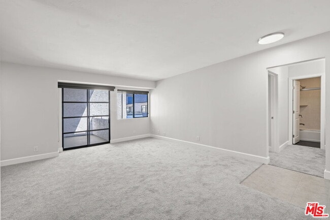 Photo - 10982 Roebling Ave Unit 464