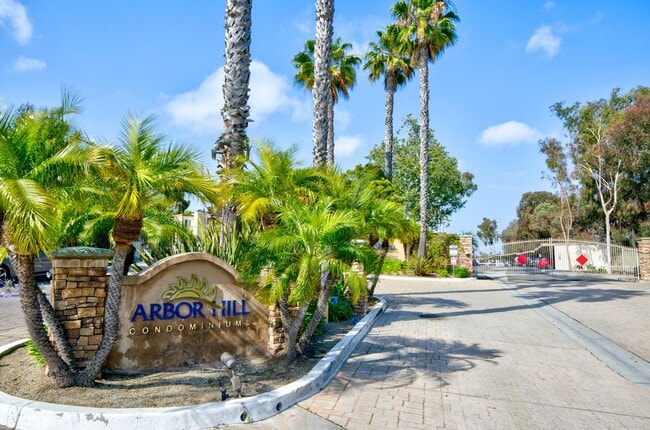 Building Photo - 432 Edgehill Ln Unit 32 Oceanside, CA 92054-4727