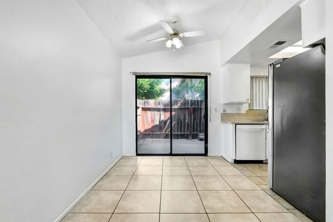 Photo - 3221 Triumph Ln Unit Apt. #1