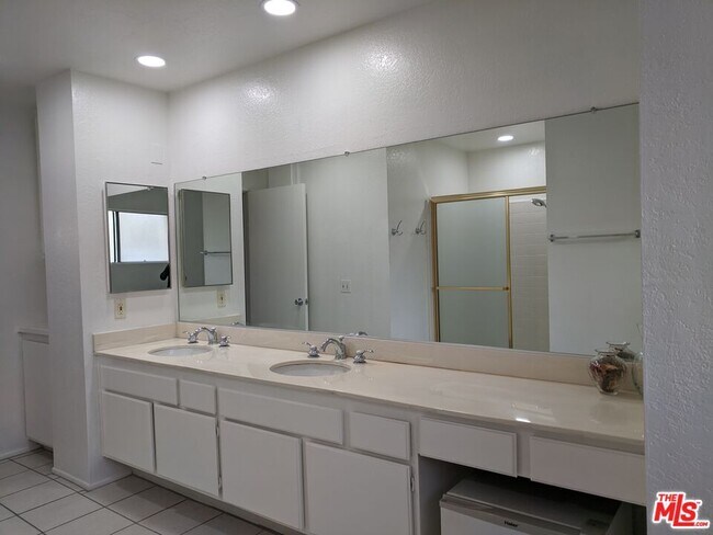 Photo - 831 Whitewater Dr