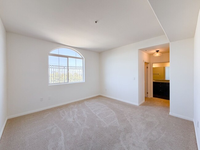 Photo - Beautiful Penthouse - 2bd 2 ba