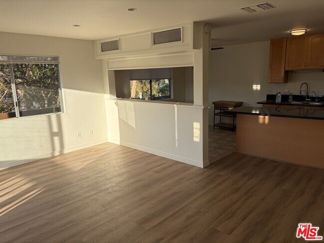 Photo - 5827 Tujunga Ave Unit 1