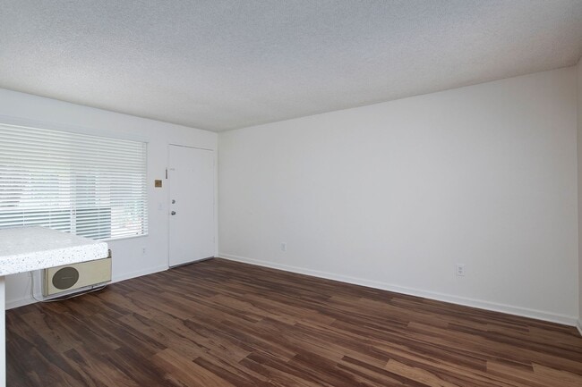 Photo - San Remo Court