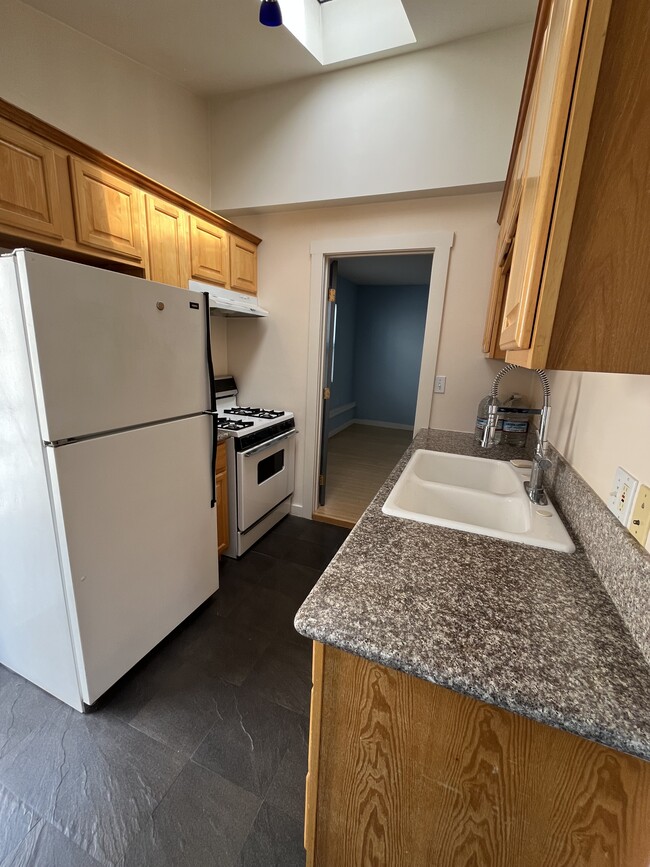 kitchen - 426 Casanova St