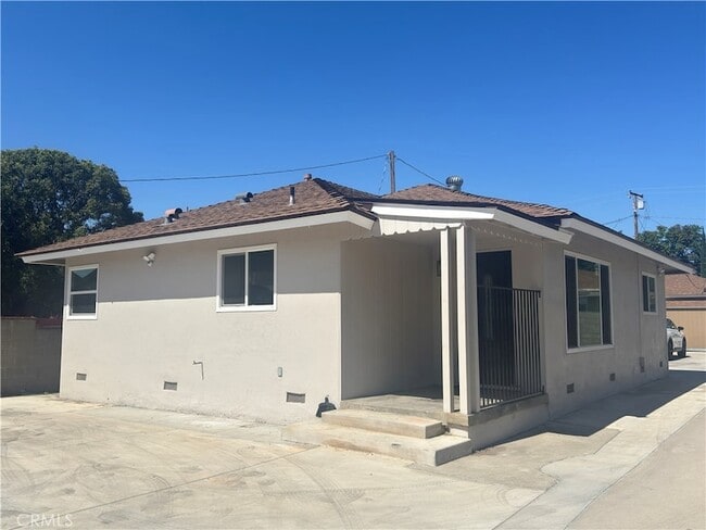 Building Photo - 5830 N Vista St