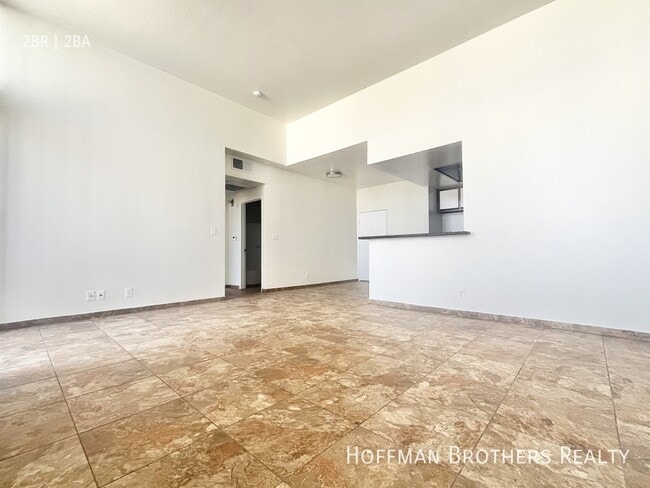 Photo - 945 N Serrano Ave Unit 102