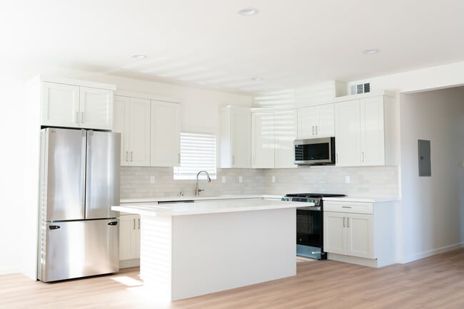 Building Photo - 1200 N Hobart Blvd Unit 1200 N Hobart