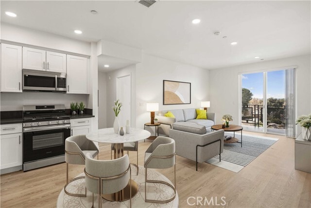 Photo - 11714 Archwood St Unit 301