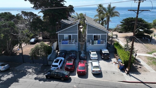 Building Photo - 6599 Del Playa Dr Unit 1