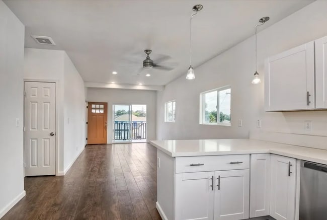 Photo - Fully Furnished Modern 3-Bed, 2-Bath Near ...