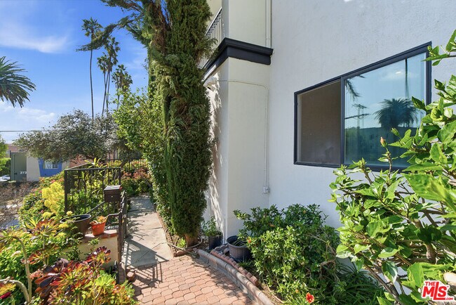 Photo - 1301 Angelus Ave