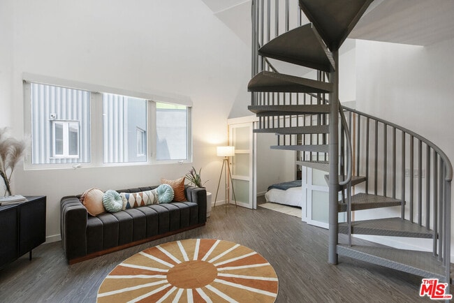 Photo - 5750 Hollywood Blvd Unit 731