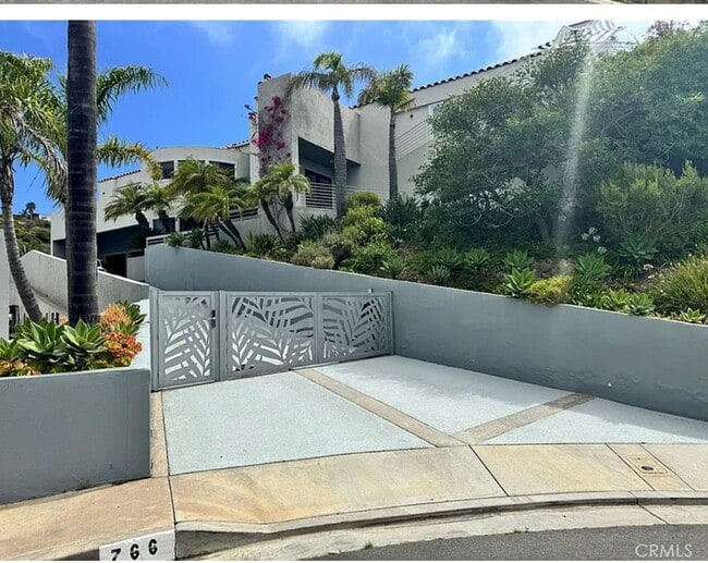 Building Photo - Azari PM-Juccuzi- half acre luxurious land... Rental