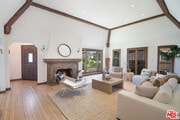 Photo - 137 N Poinsettia Pl
