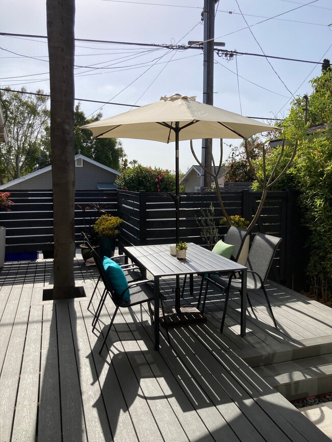 Shared Deck - 3720 Crestwood Pl Unit Loft