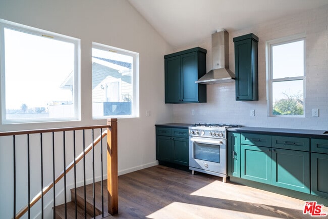 Photo - 401 1/2-402 Firmin St