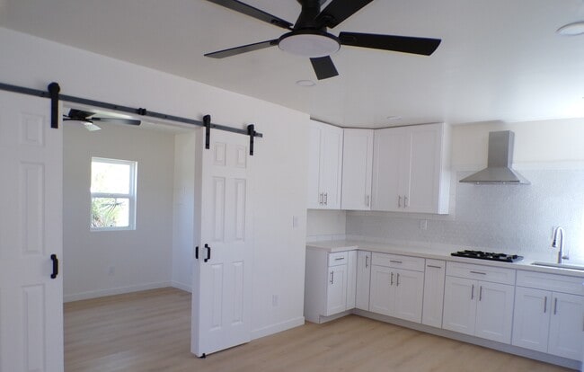 Building Photo - 2000 E 8th St