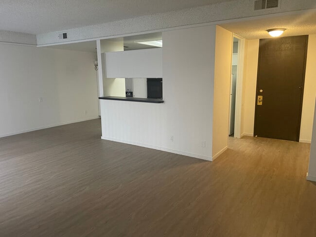 Photo - 1840 Fairburn Ave Unit 104