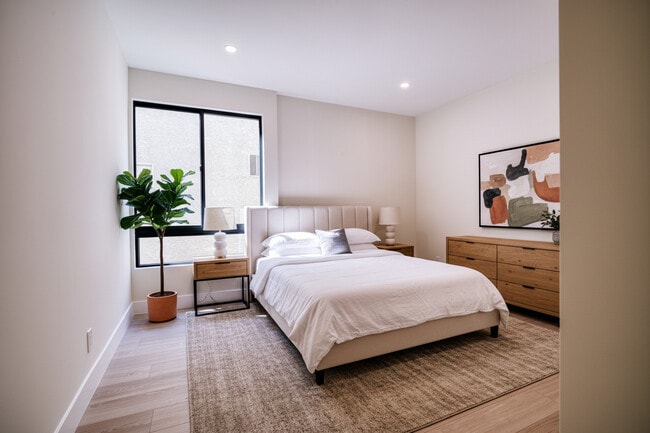 Photo - 13920 Moorpark St Unit 201