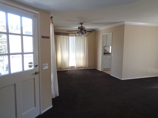 Building Photo - 5 Bridle Ln Unit 82 Rental