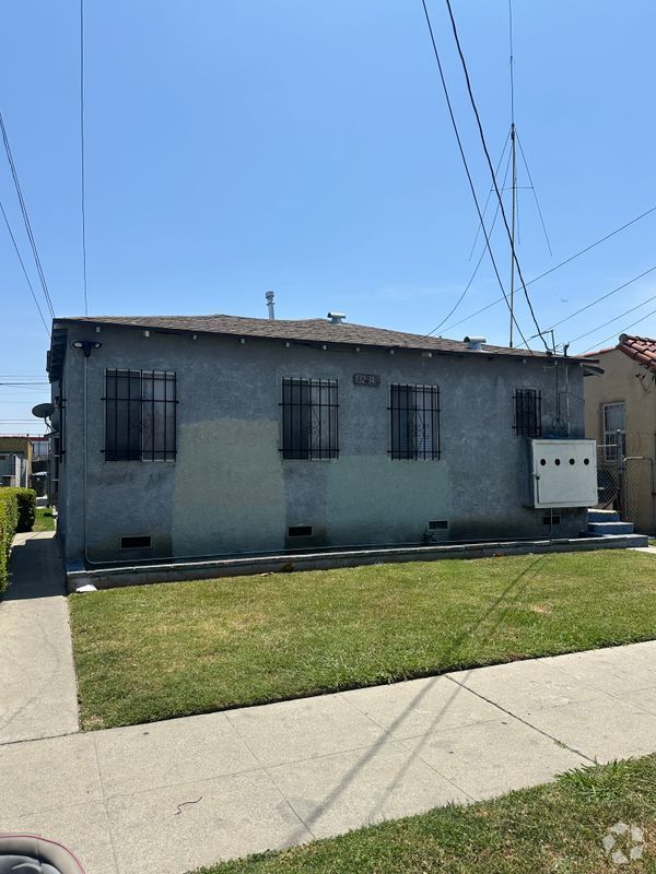 Building Photo - 932 W 71st St Rental