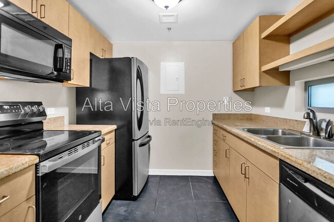 Photo - 425 W Beech St Unit 210