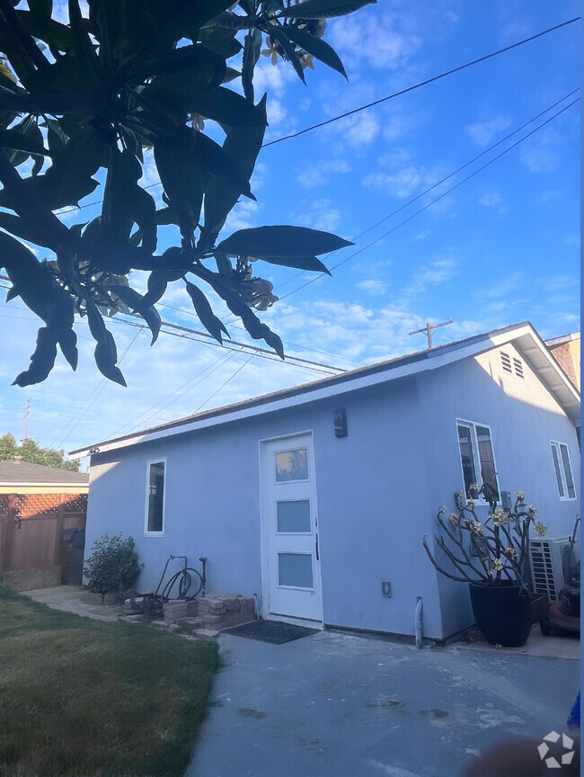 Building Photo - 5534 Cerritos Ave Rental