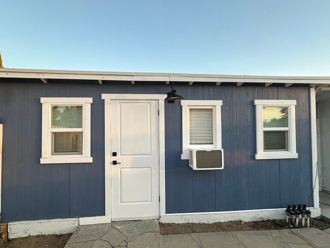 Building Photo - 25587 Lane St Rental