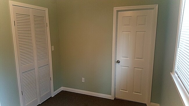 Photo - 564 Riverside Ave