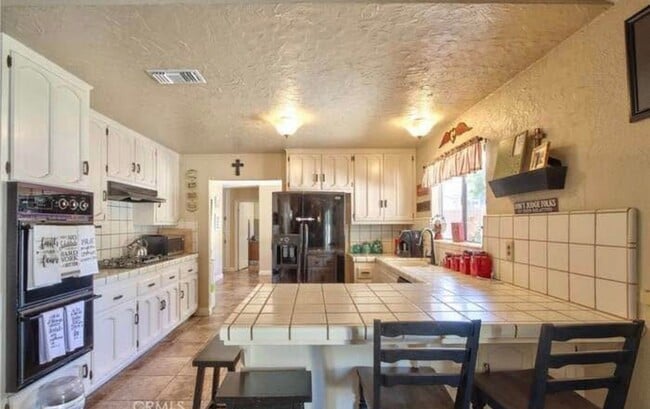 Photo - 21355 Webster Ave